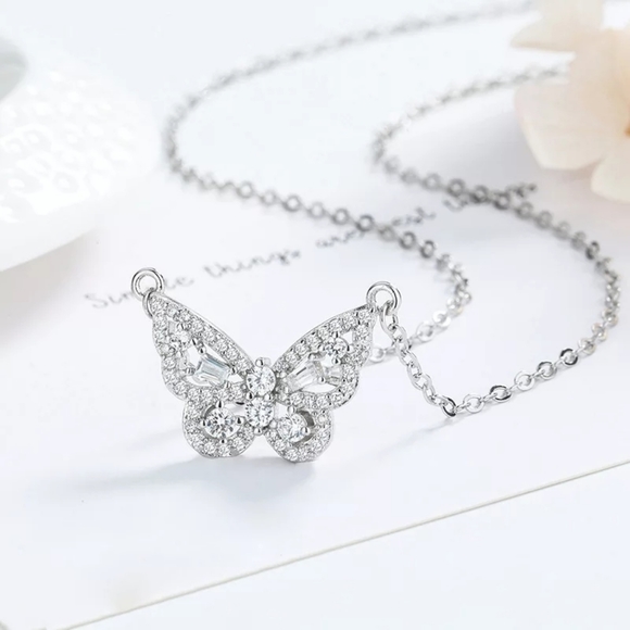 Jewelry - 🌸 NEW Silver Diamond Butterfly Necklace